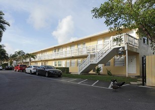 Azul at Kimberly Lakes in Oakland Park, FL - Foto de edificio - Building Photo
