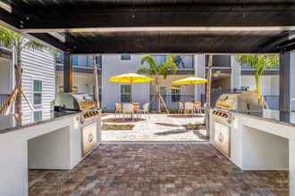 The Levi in St. Petersburg, FL - Foto de edificio - Building Photo