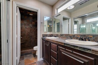 8233 Shaded Arbors St in Las Vegas, NV - Building Photo - Building Photo