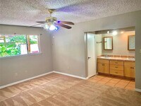 706 Voyager Dr photo'