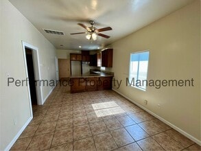2008 Forrest St in Bakersfield, CA - Building Photo - Building Photo