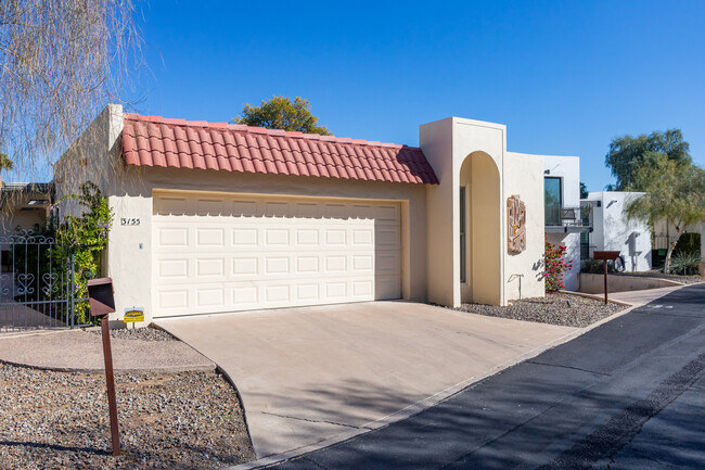 Arcada Green in Phoenix, AZ - Building Photo - Building Photo