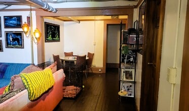 1925 W 77th St, Unit 2 in Cleveland, OH - Building Photo - Building Photo