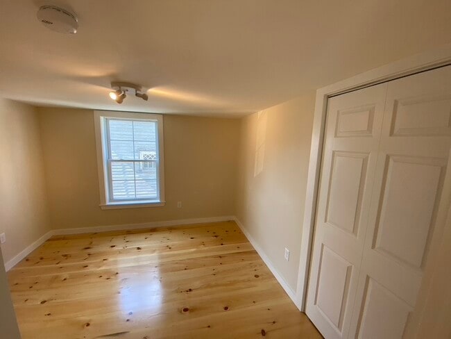 41 School St, Unit 1 in Gloucester, MA - Foto de edificio - Building Photo