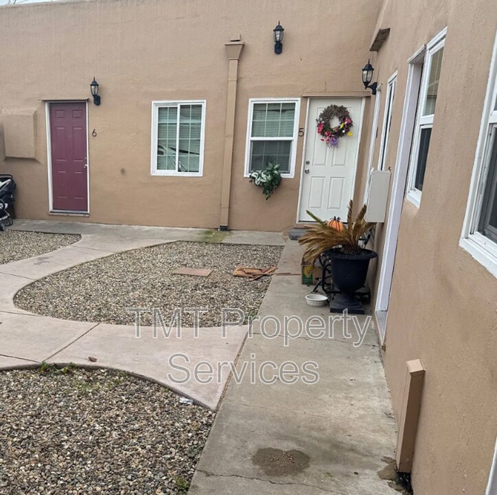 416 1/2 N School St in Lodi, CA - Building Photo