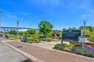 836 SW Curry St-Unit -1206 in Portland, OR - Foto de edificio - Building Photo