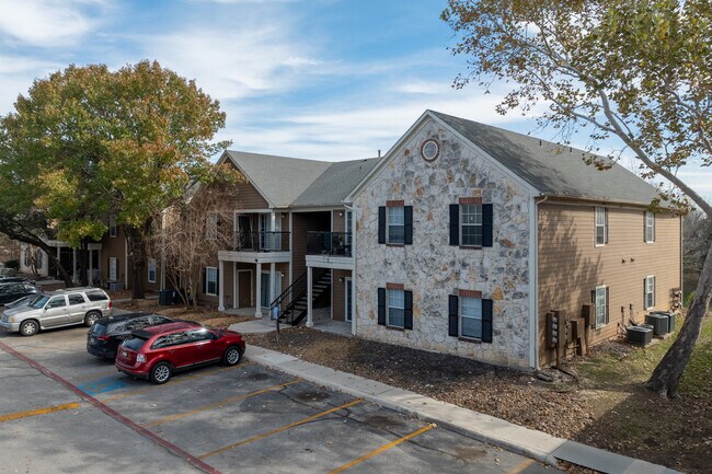 River Oaks Villas Apartments in San Marcos, TX - Building Photo - Building Photo