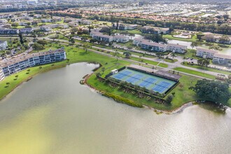 4064 Cornwall D in Boca Raton, FL - Building Photo - Building Photo