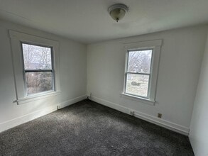 696 Gaylord Ave in Masury, OH - Foto de edificio - Building Photo