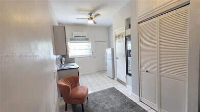 1105 NE 119th St, Unit A in Biscayne Park, FL - Foto de edificio - Building Photo