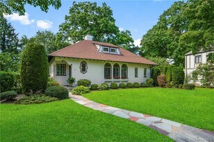 70 Lookout Cir in Larchmont, NY - Building Photo