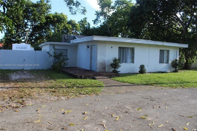 28 NE 164th St in Miami, FL - Building Photo - Building Photo