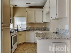 408 Falcon Dr in Woodland, CA - Building Photo - Building Photo