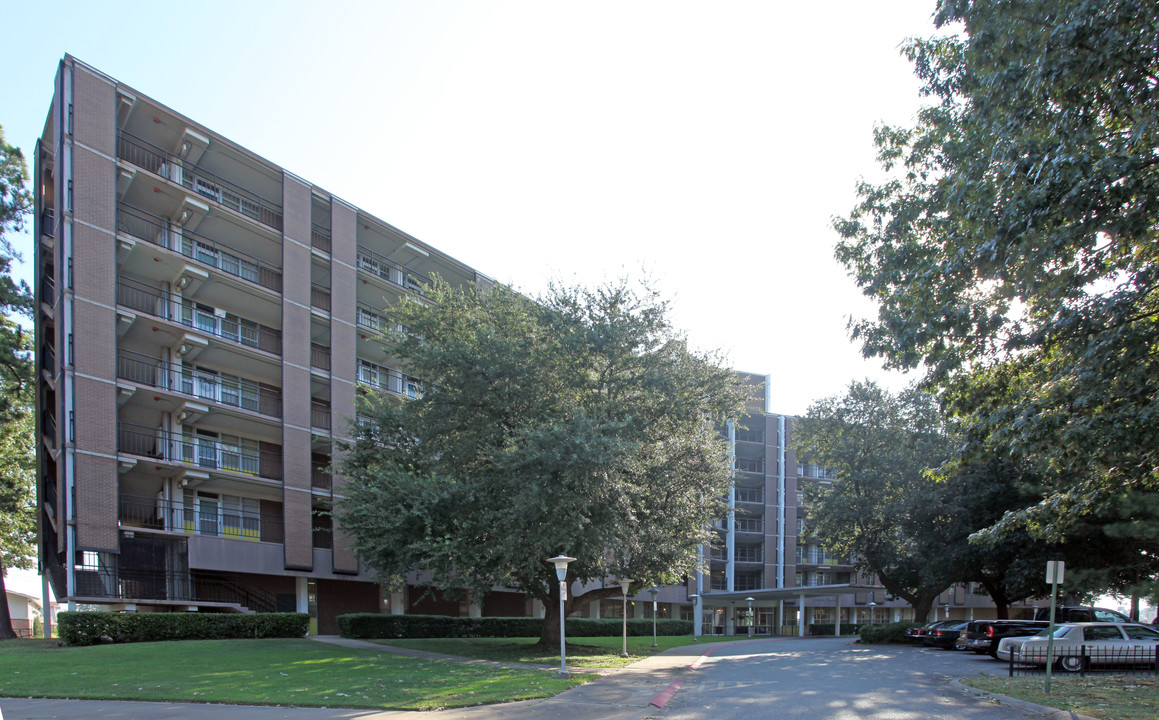 Oakview in North Little Rock, AR - Building Photo