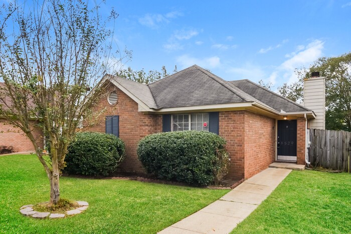 8529 English Oak Loop in Montgomery, AL - Foto de edificio