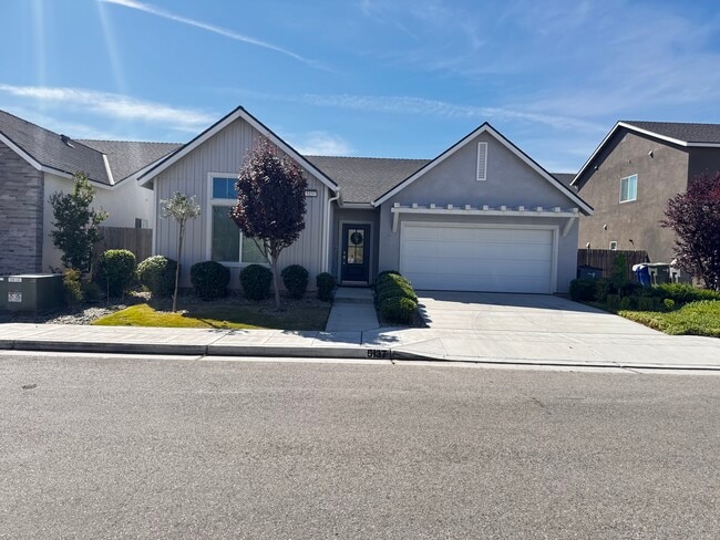 property at 5137 N Phoenix Ave