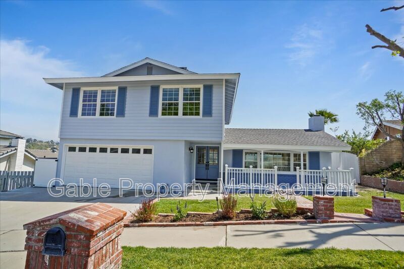 22162 Barbacoa Dr in Santa Clarita, CA - Building Photo