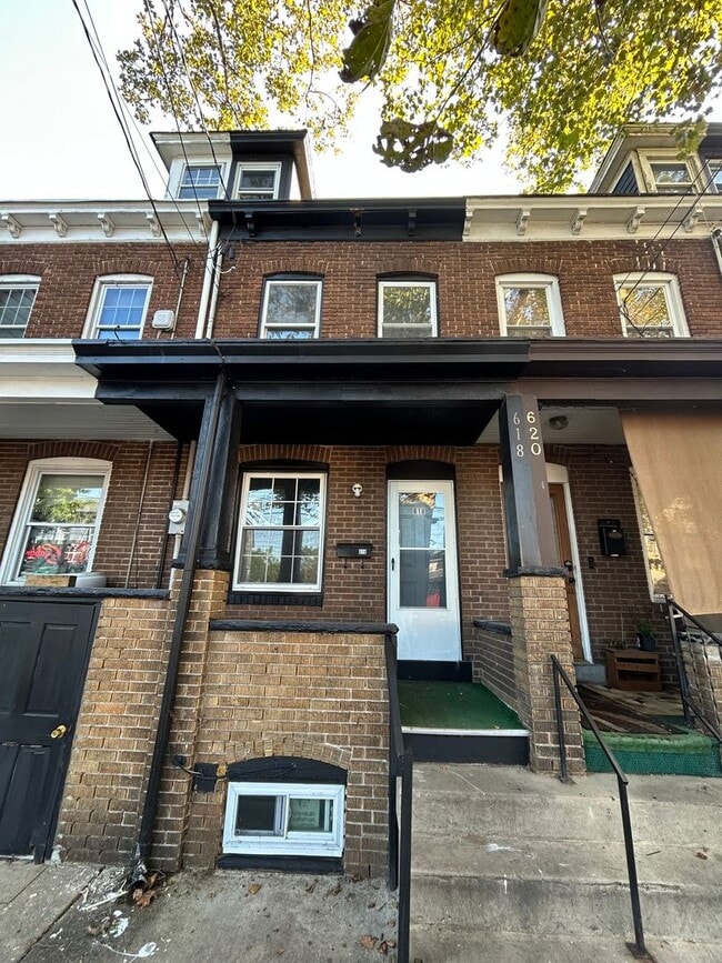 property at 618 Washington St