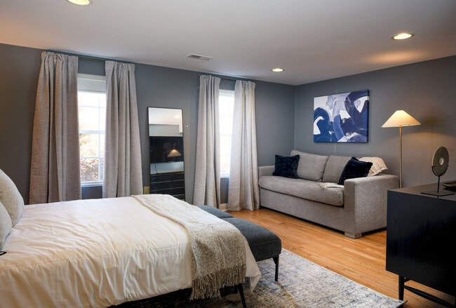 9 Arnett Ave in Lambertville, NJ - Foto de edificio - Building Photo