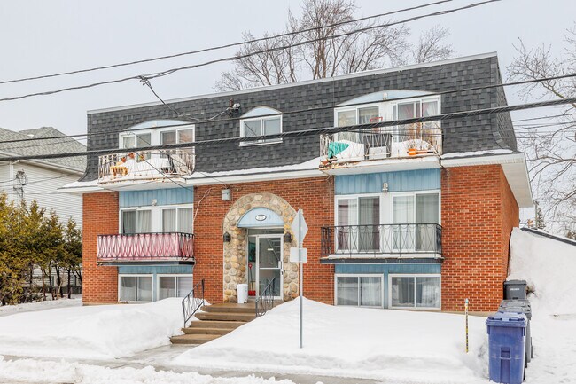 133 Legrand Av in Laval, QC - Building Photo - Building Photo