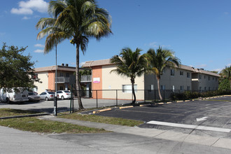 Davie Lightpoint Apartments in Hollywood, FL - Building Photo - Building Photo