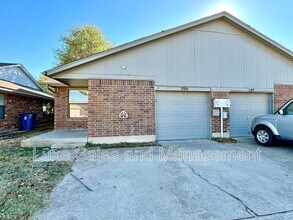 200 Barrett Pl in Edmond, OK - Building Photo - Building Photo
