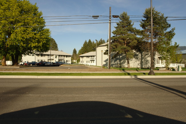 Lakeview Village Apartments in Hayden, ID - Building Photo - Building Photo