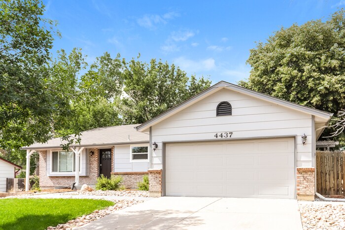 4437 S Cathay Way in Aurora, CO - Building Photo