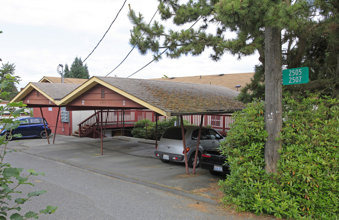 Edelweiss Apartments in Everett, WA - Building Photo