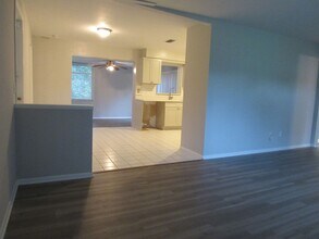 2082 Valley Dr in Dunedin, FL - Building Photo - Building Photo
