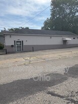 80 Elm St in Struthers, OH - Building Photo