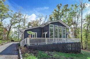 620 Point Rd in Westminster, SC - Building Photo