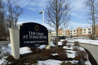 The Oaks at Toms River in Toms River, NJ - Building Photo - Building Photo