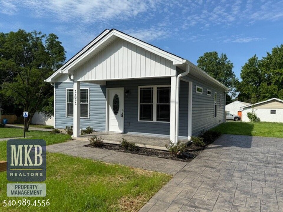 2322 Yeager Ave NE in Roanoke, VA - Building Photo