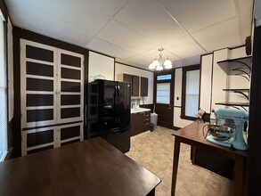 16 S 2nd St in Youngwood, PA - Building Photo - Building Photo