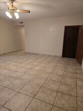 615 S Smith St in Laredo, TX - Foto de edificio - Building Photo