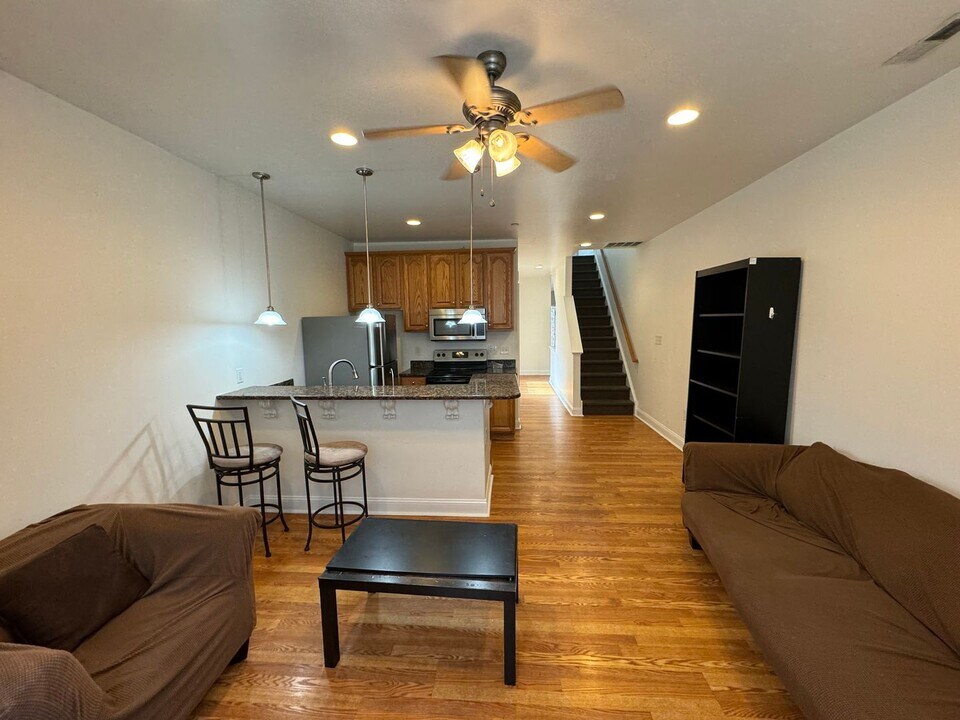 2216 N Camac St in Philadelphia, PA - Building Photo