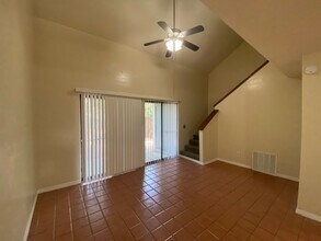 1171 Mayport Landing Cir in Atlantic Beach, FL - Foto de edificio - Building Photo