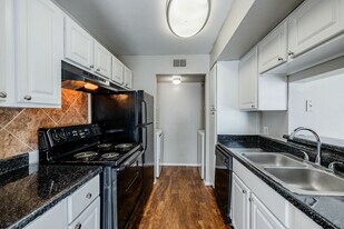 The Park at Lake Como in Tampa, FL - Building Photo