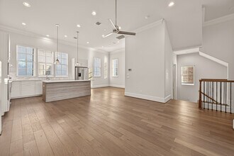 9663 Kings Cross Station in Houston, TX - Building Photo - Building Photo