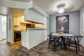 Stonybrook Apartments in Phoenix, AZ - Foto de edificio - Building Photo