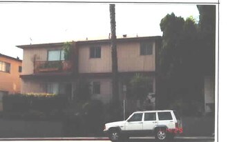 923 N SAN VICENTE Blvd in West Hollywood, CA - Building Photo