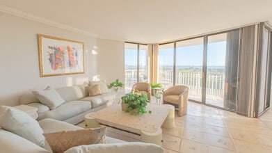 1000 Quayside Ter, Unit 812 in Miami, FL - Building Photo - Building Photo