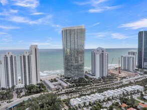 18975 Collins Ave, Unit 3901 in Sunny Isles Beach, FL - Foto de edificio - Building Photo