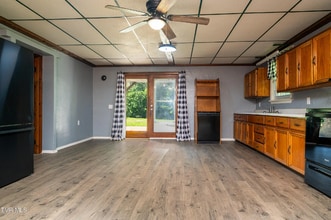 121 Dee Runion Rd in Jonesborough, TN - Foto de edificio - Building Photo