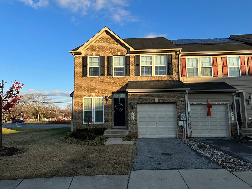 2437 Baileys Pond Rd in Accokeek, MD - Building Photo