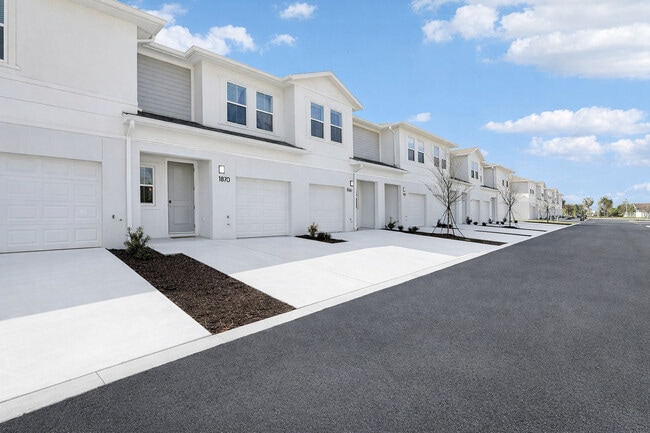 Encanto Isla | Townhomes for Rent in Kissimmee, FL - Foto de edificio - Building Photo