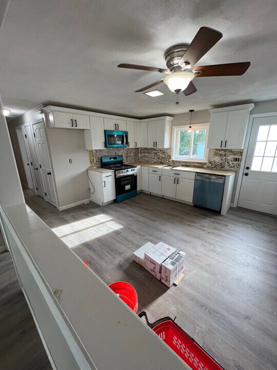 103 E Foster St in Melrose, MA - Building Photo