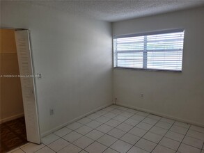 5100 SW 41st St, Unit 114 in Hollywood, FL - Foto de edificio - Building Photo