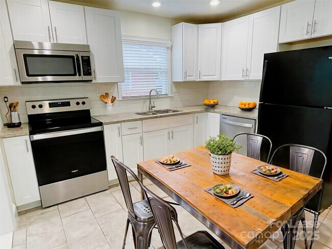 5132 Unaka Ave in Charlotte, NC - Building Photo - Building Photo
